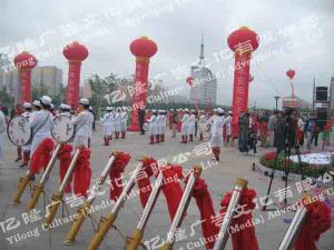 軍樂隊、氣柱、彩炮
